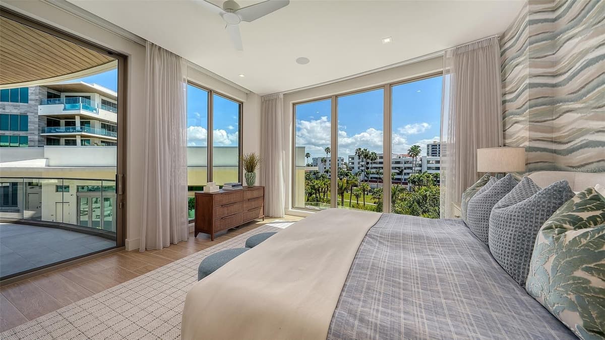 1561 GULF OF MEXICO DRIVE — photo 48 of 69