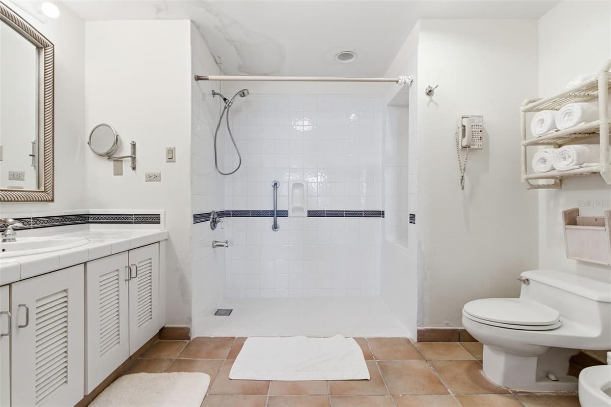 Las Casitas I 1000 AVENUE EL CONQUISTADOR — photo 14 of 36