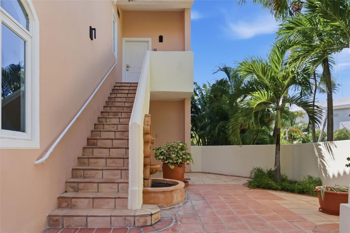 Las Casitas I 1000 AVENUE EL CONQUISTADOR — photo 2 of 39