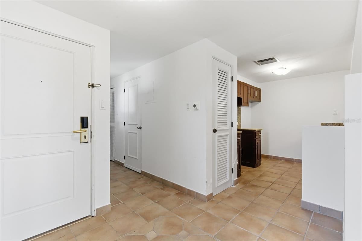 Las Casitas I 1000 AVENUE EL CONQUISTADOR — photo 3 of 39