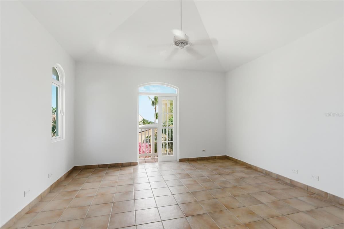 Las Casitas I 1000 AVENUE EL CONQUISTADOR — photo 12 of 39