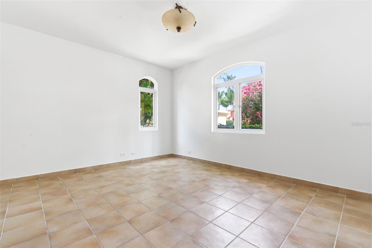 Las Casitas I 1000 AVENUE EL CONQUISTADOR — photo 6 of 39