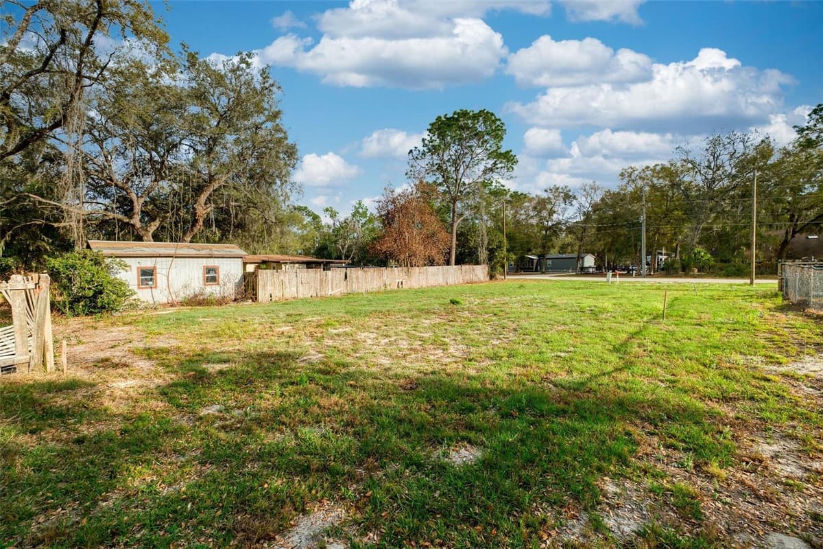 LAKE GRIFFIN ROAD — photo 13 of 14