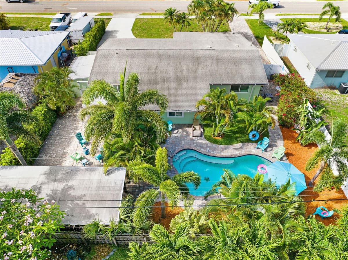 231 OCEAN BOULEVARD — photo 4 of 83