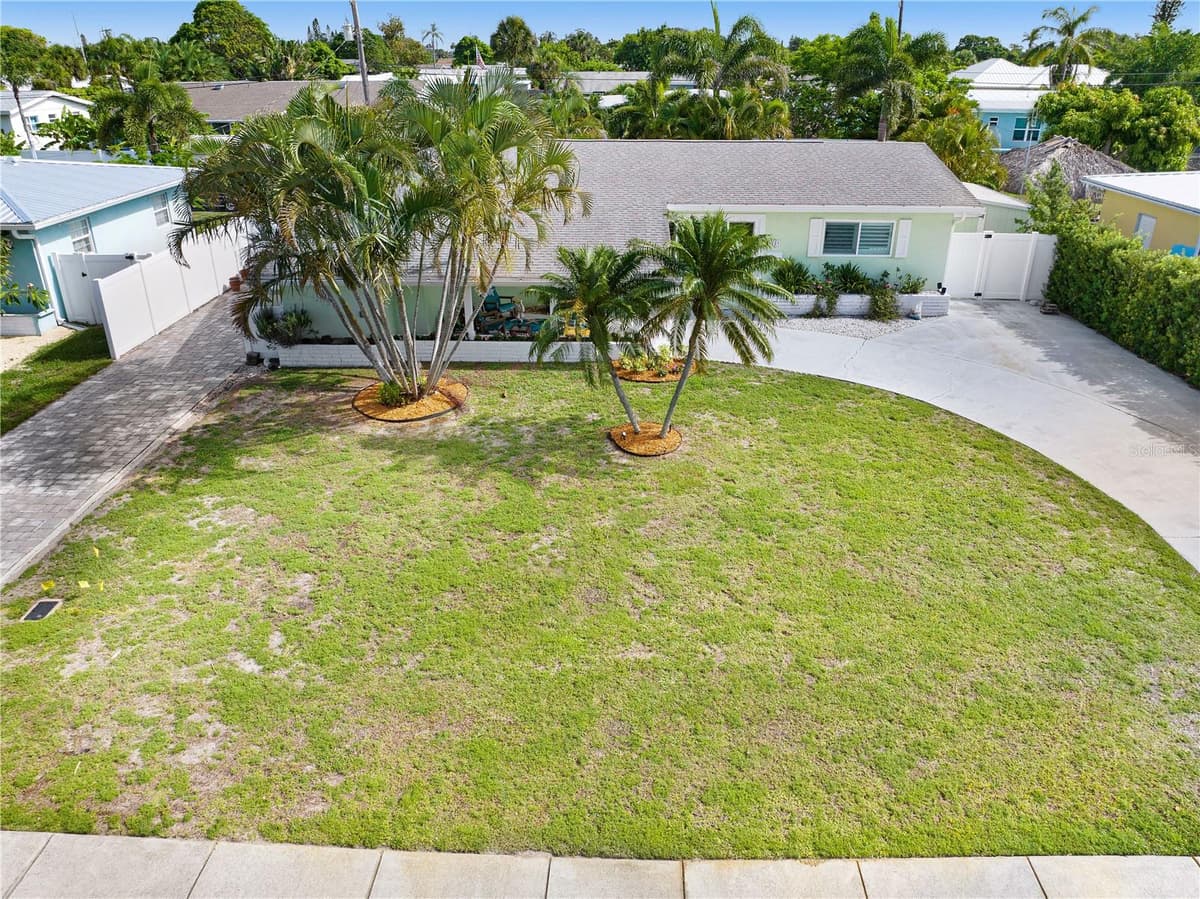 231 OCEAN BOULEVARD — photo 24 of 83