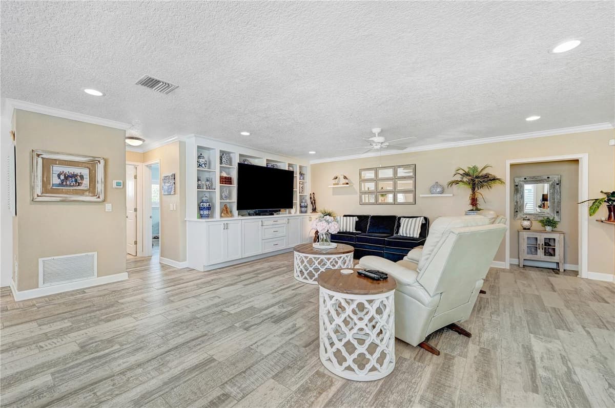 231 OCEAN BOULEVARD — photo 41 of 83
