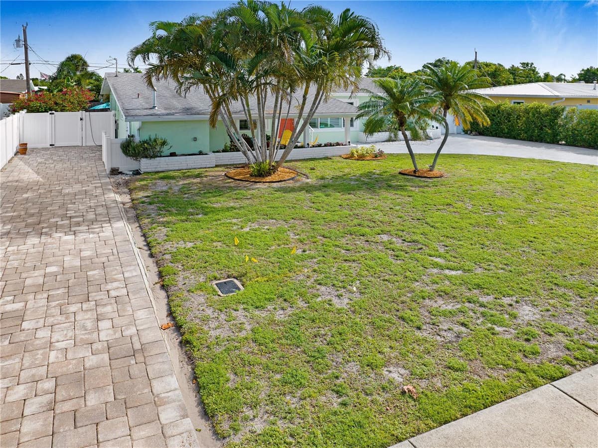 231 OCEAN BOULEVARD — photo 26 of 83