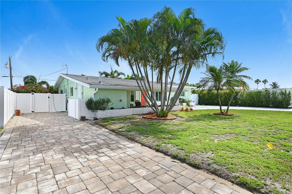 231 OCEAN BOULEVARD — photo 32 of 83