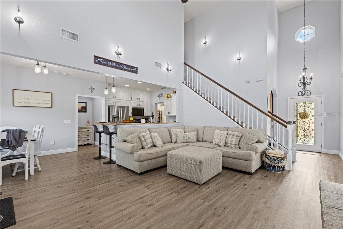 2600 48TH AVENUE — photo 3 of 100