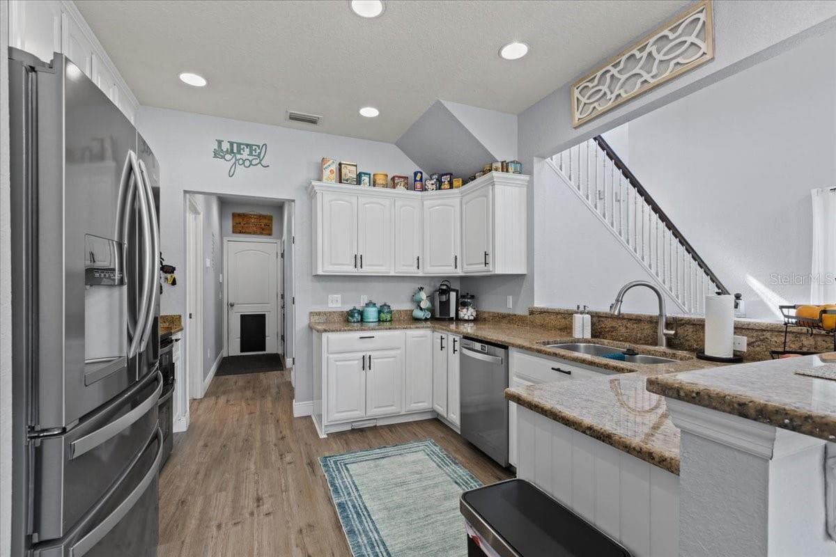 2600 48TH AVENUE — photo 10 of 100