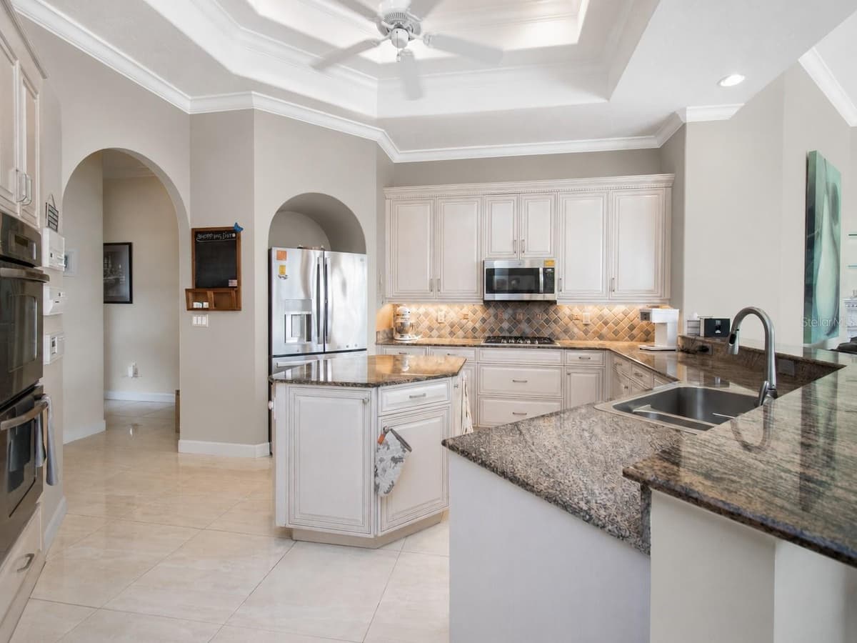 7302 EATON COURT — photo 4 of 51