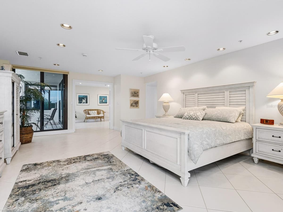 1511 GULF OF MEXICO DRIVE — photo 15 of 57