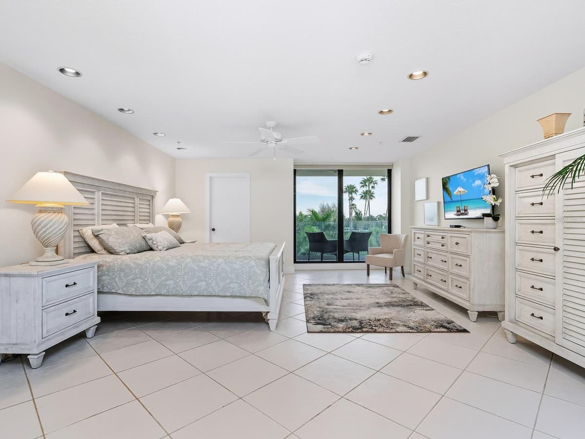 1511 GULF OF MEXICO DRIVE — photo 16 of 57