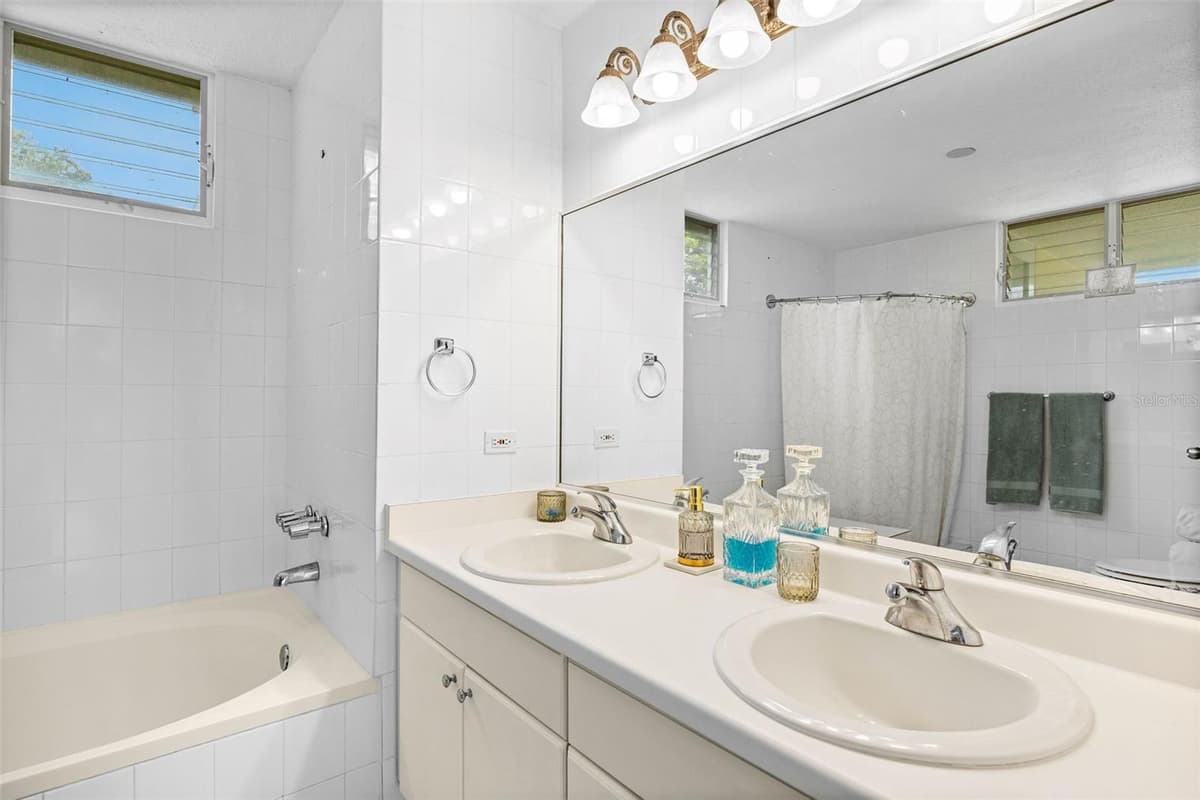 351 CAMINO DE LOS LIRIOS — photo 31 of 32