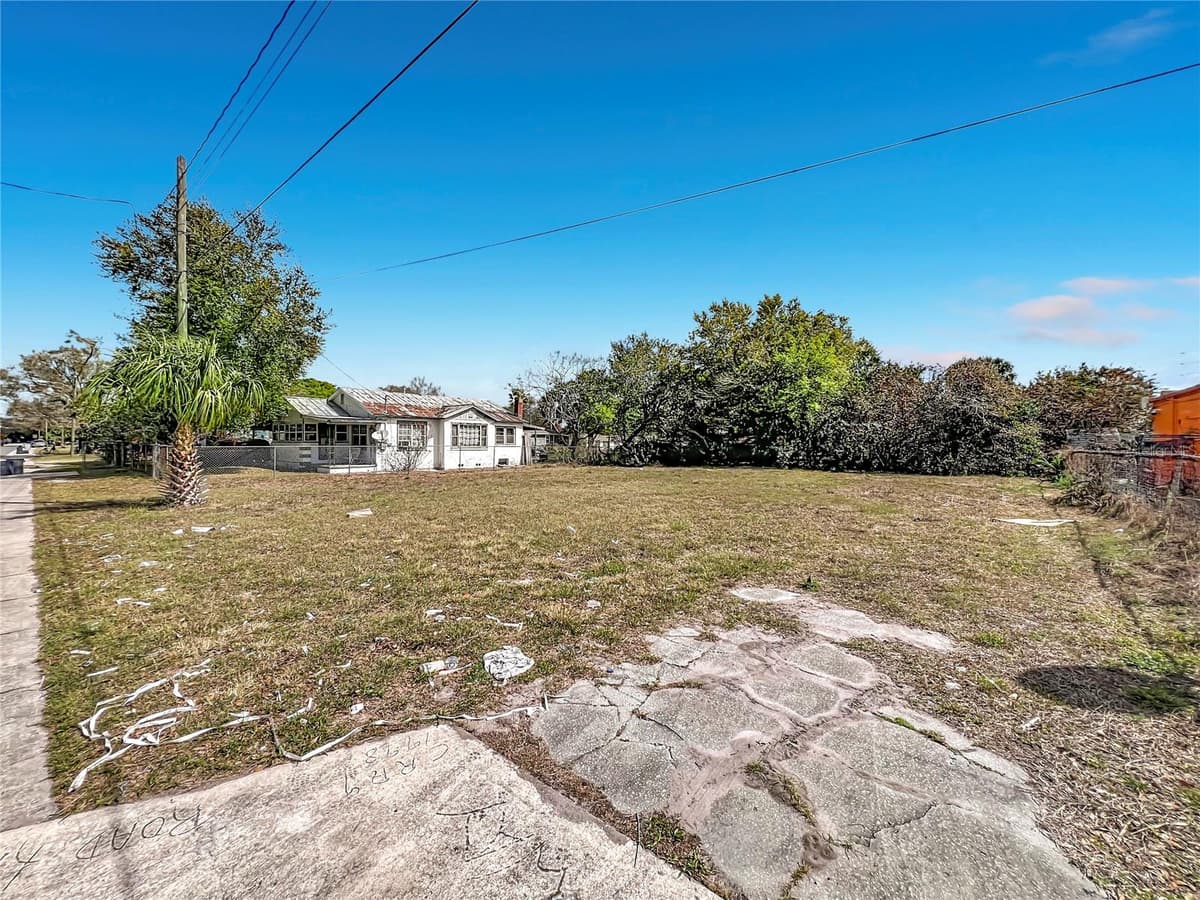 2471 GREENWAY STREET — photo 3 of 9