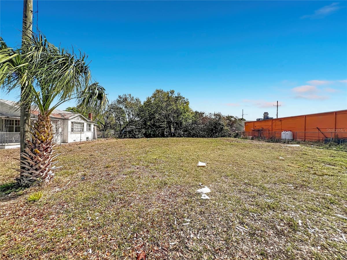 2471 GREENWAY STREET — photo 4 of 9