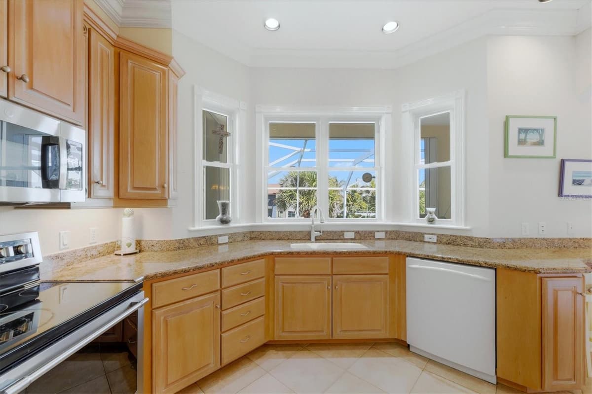 65 PALM DRIVE — photo 19 of 55
