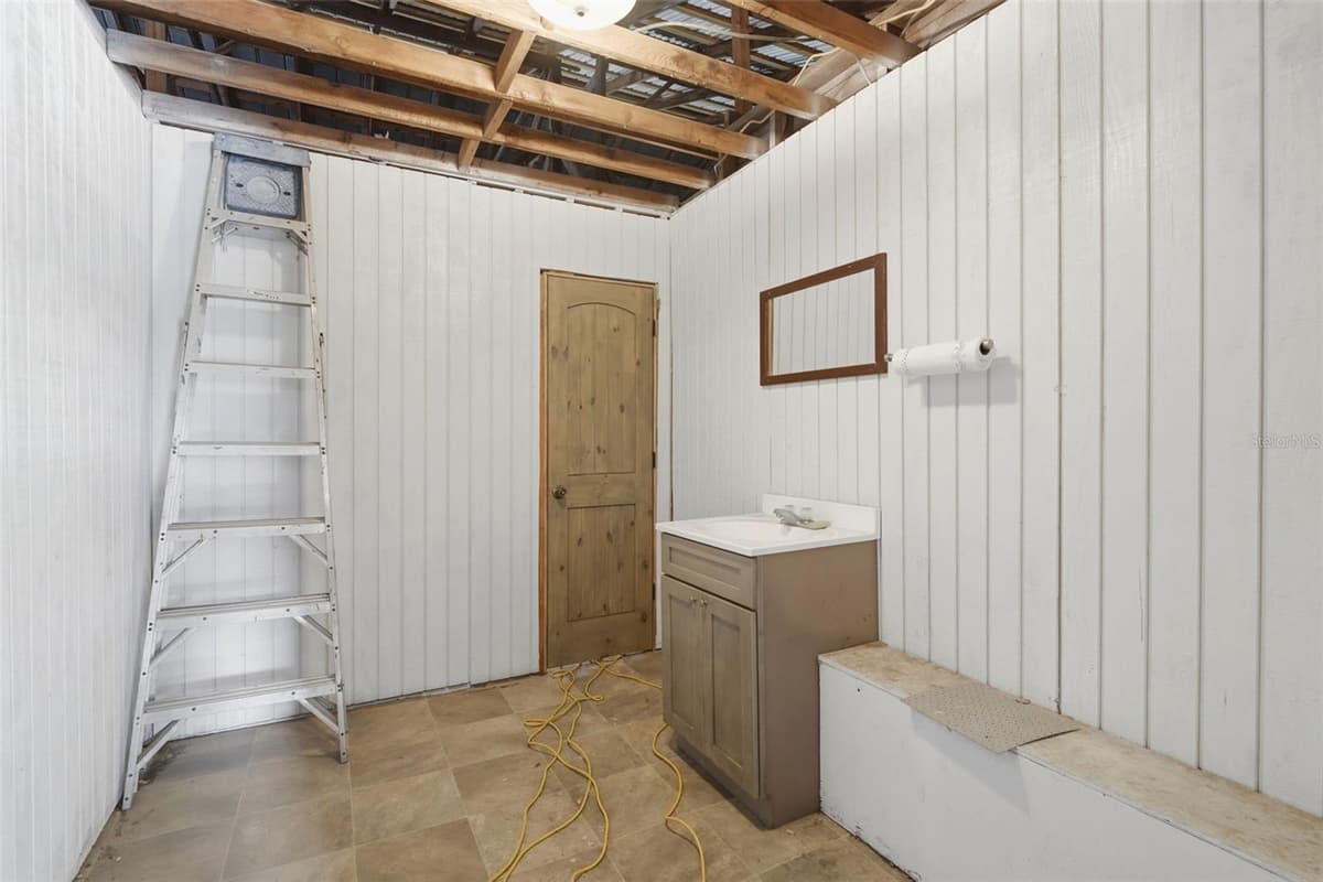 210 5TH STREET — photo 32 of 63
