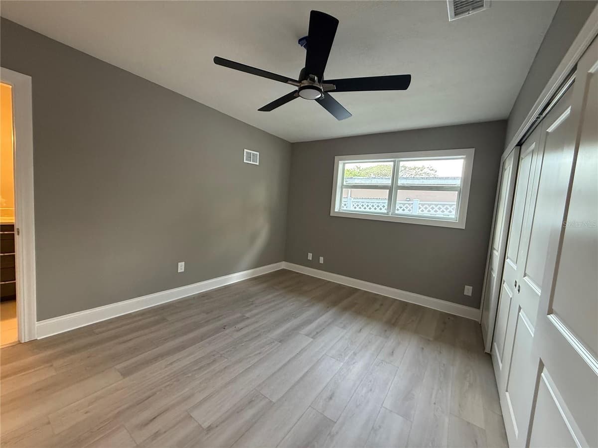 410 56TH AVENUE — photo 10 of 18