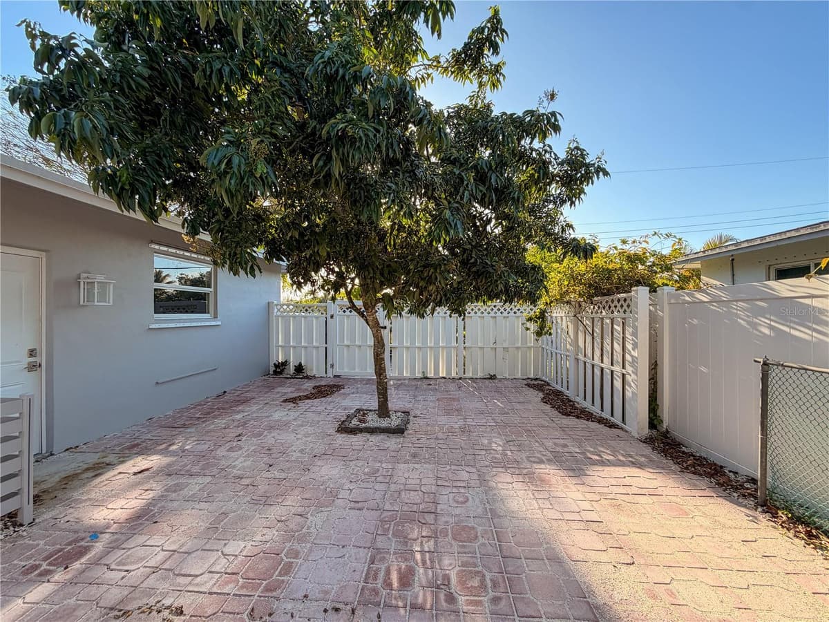 410 56TH AVENUE — photo 9 of 18