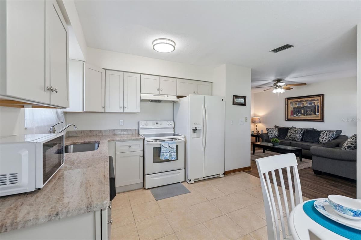 840 CENTER AVENUE — photo 10 of 24