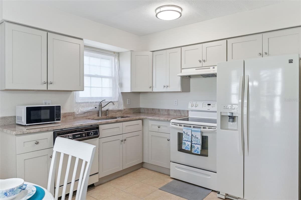 840 CENTER AVENUE — photo 12 of 24