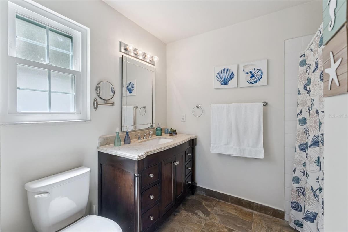 840 CENTER AVENUE — photo 16 of 24