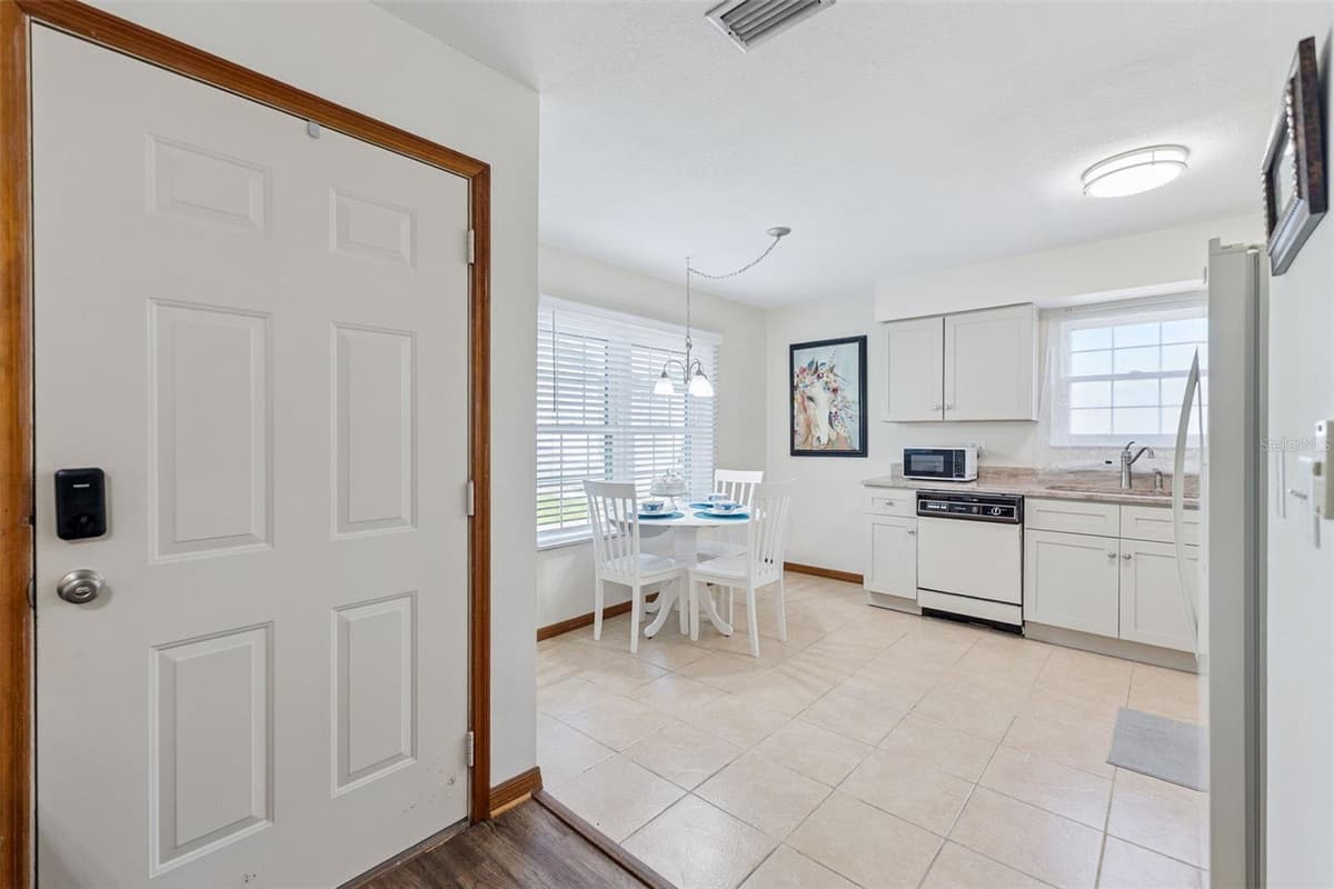 840 CENTER AVENUE — photo 5 of 24