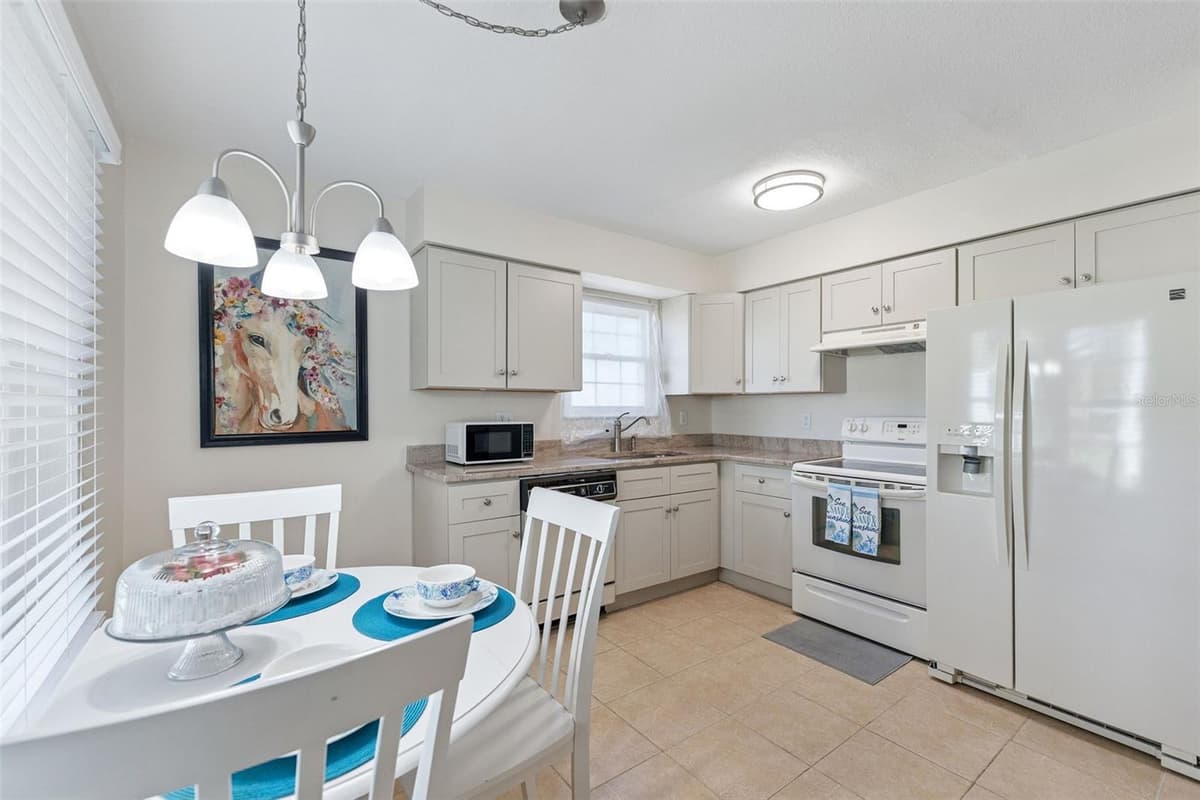 840 CENTER AVENUE — photo 11 of 24