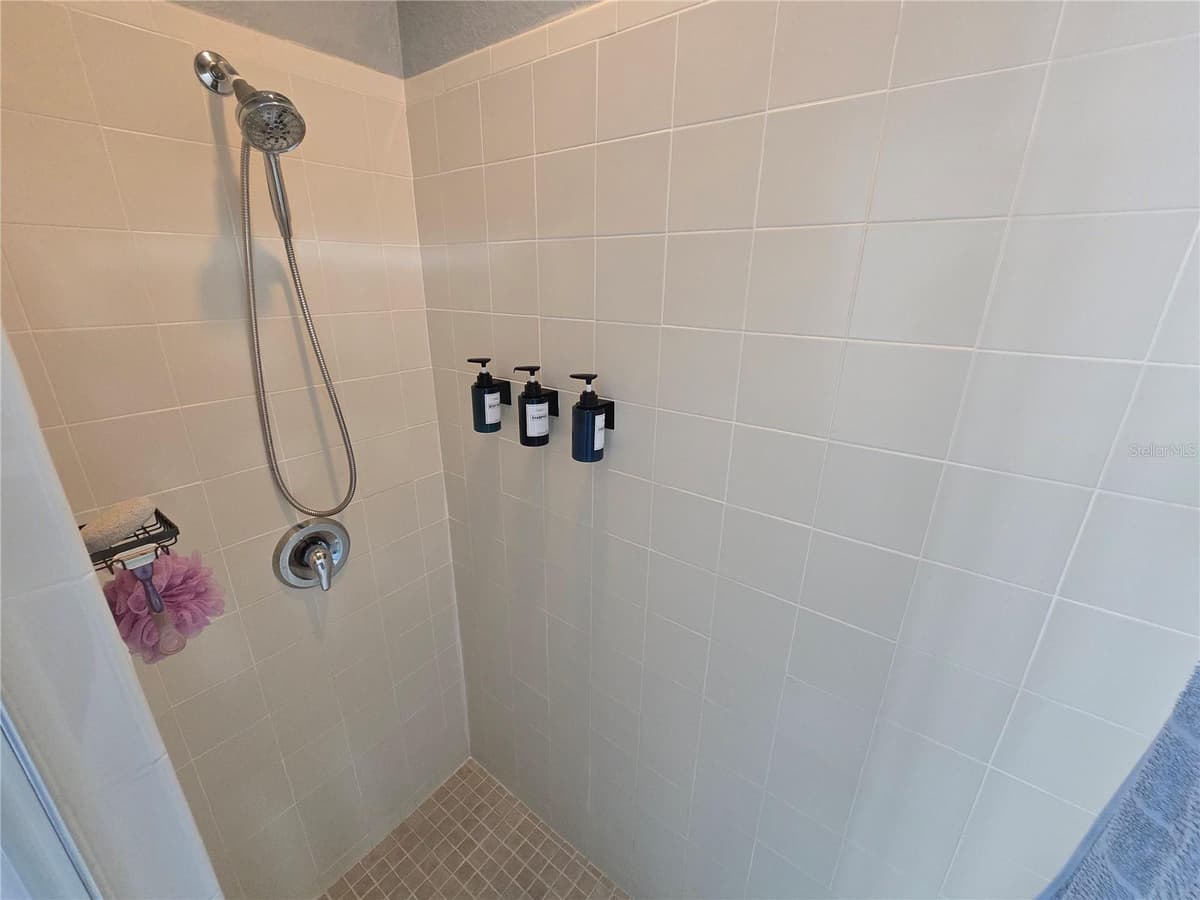 3919 CAPE HAZE DRIVE — photo 20 of 32