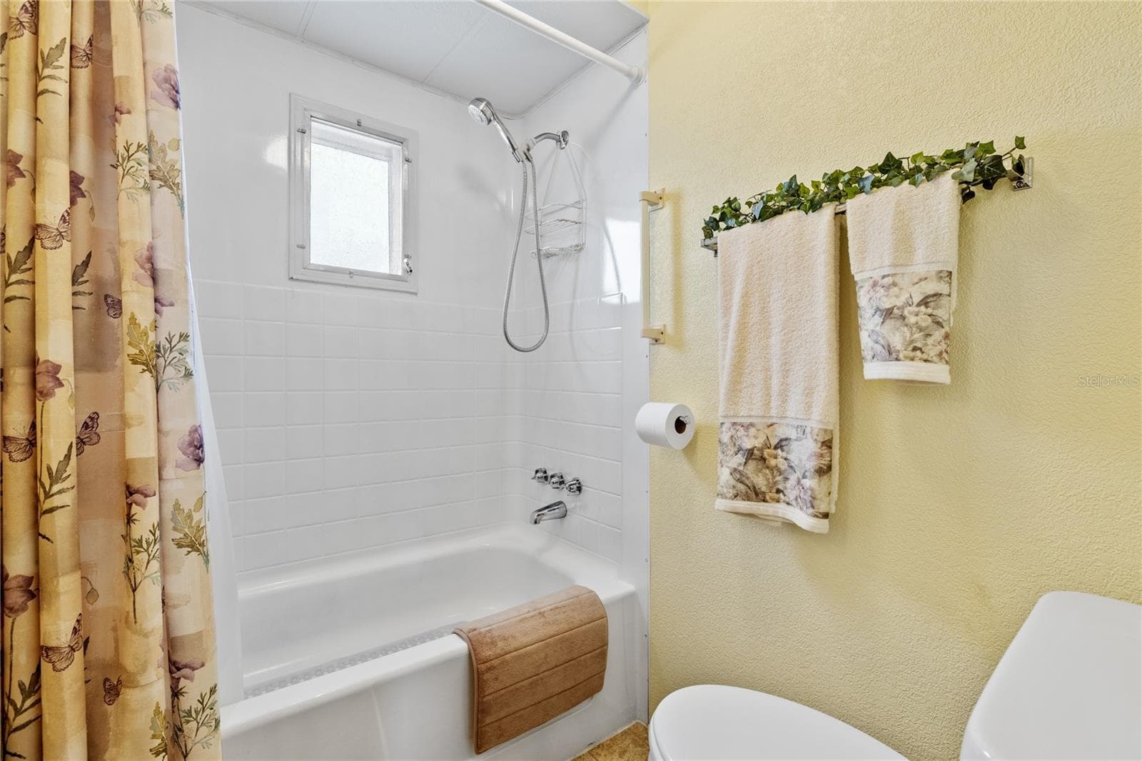 203 HARVEST LANE — photo 25 of 43
