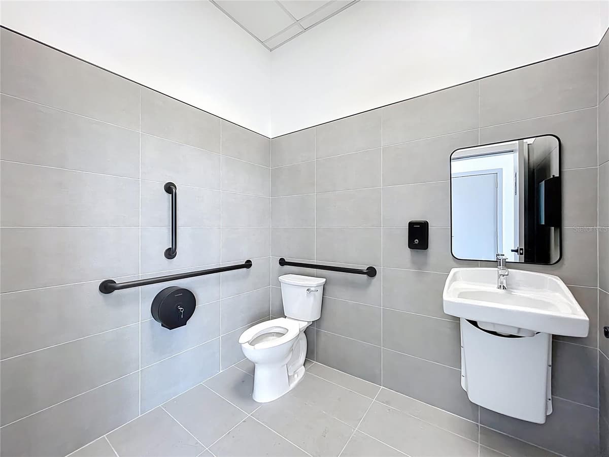 705 HENNIS ROAD — photo 8 of 18