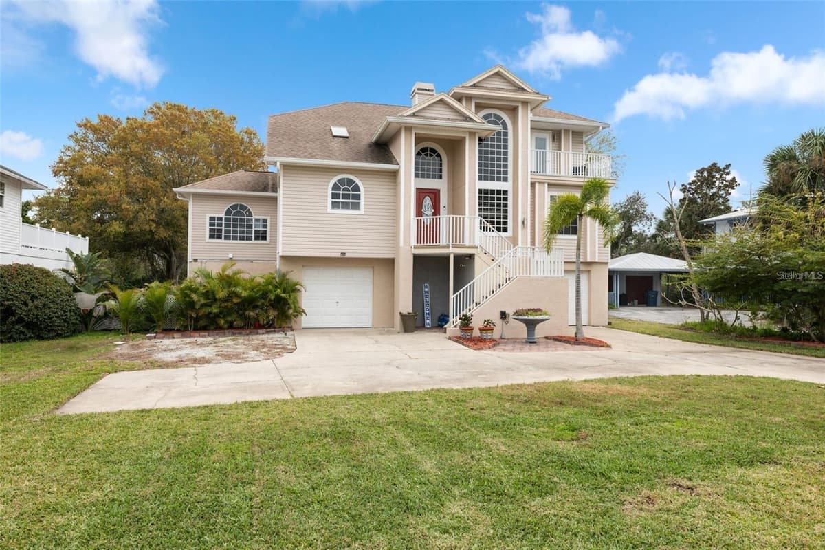 3114 BLUFF BOULEVARD — photo 3 of 84