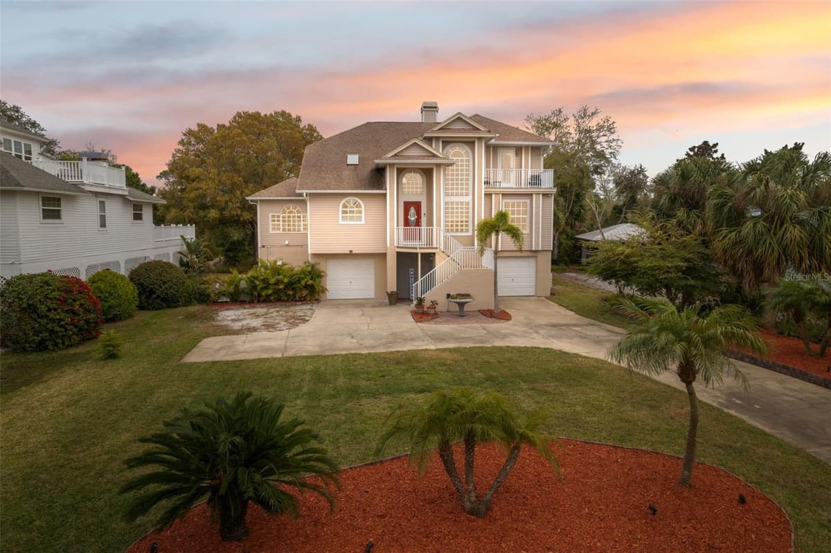 3114 BLUFF BOULEVARD — photo 4 of 84