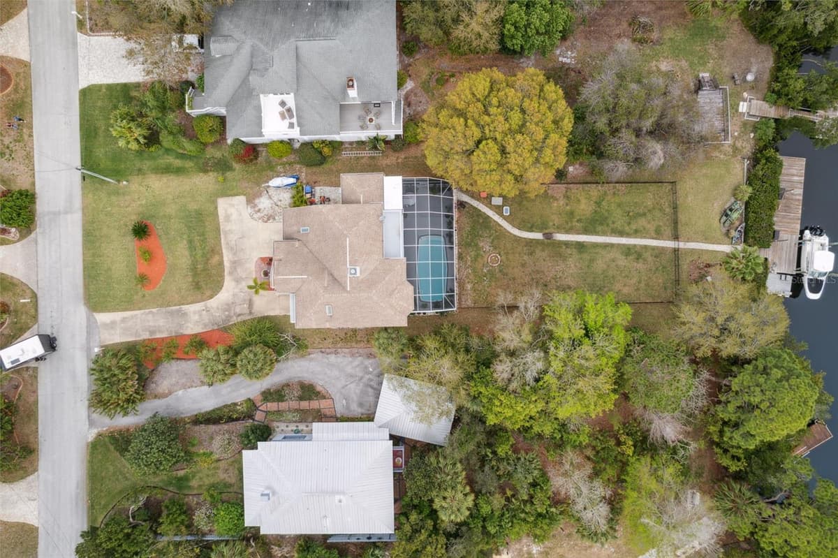 3114 BLUFF BOULEVARD — photo 6 of 84