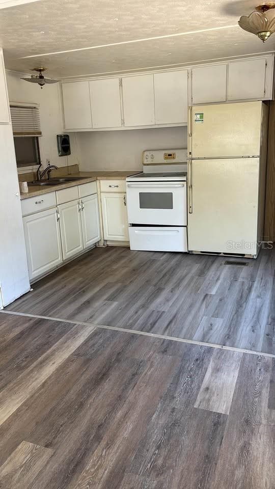 212 SUNSET DRIVE — photo 2 of 9