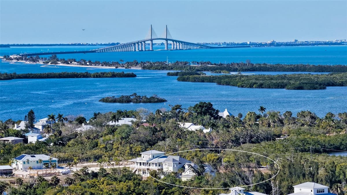 925 BAYSHORE DRIVE — photo 4 of 55