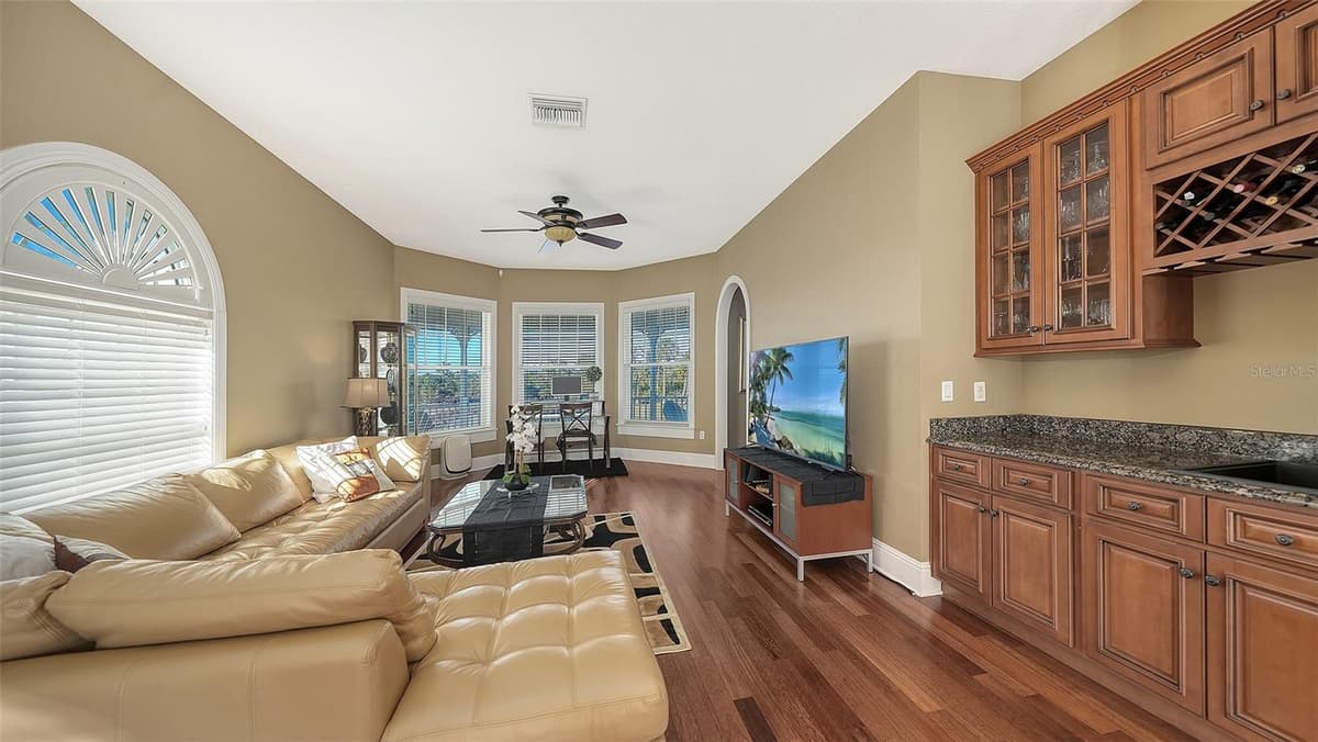 925 BAYSHORE DRIVE — photo 19 of 55