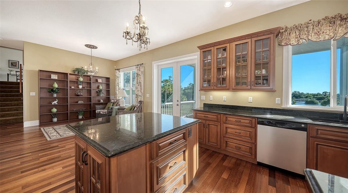 925 BAYSHORE DRIVE — photo 31 of 55