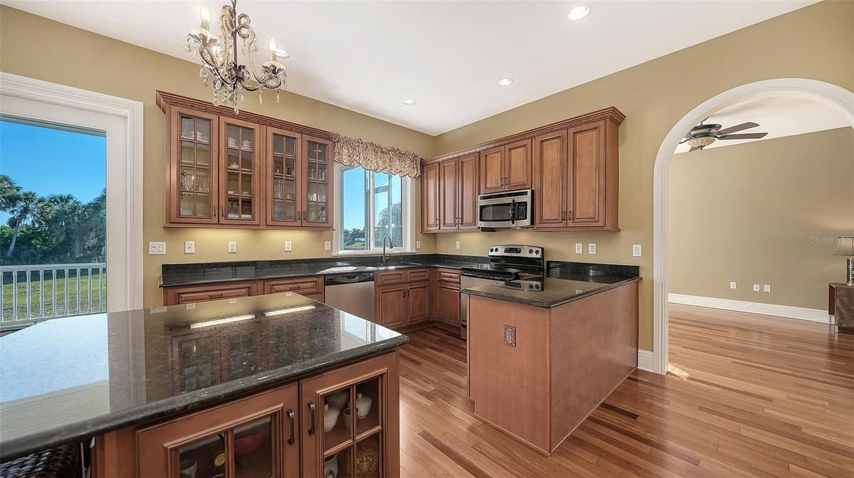 925 BAYSHORE DRIVE — photo 29 of 55