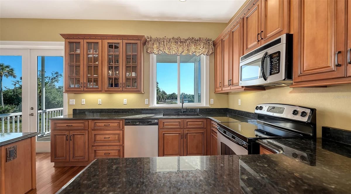 925 BAYSHORE DRIVE — photo 30 of 55
