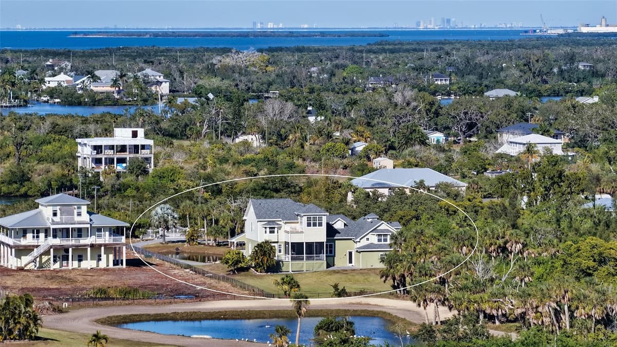 925 BAYSHORE DRIVE — photo 6 of 55