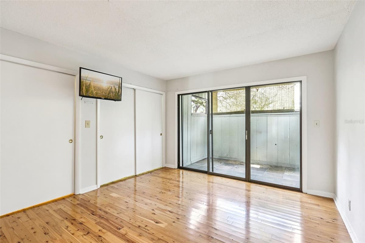 116 CROWN OAKS WAY — photo 18 of 47