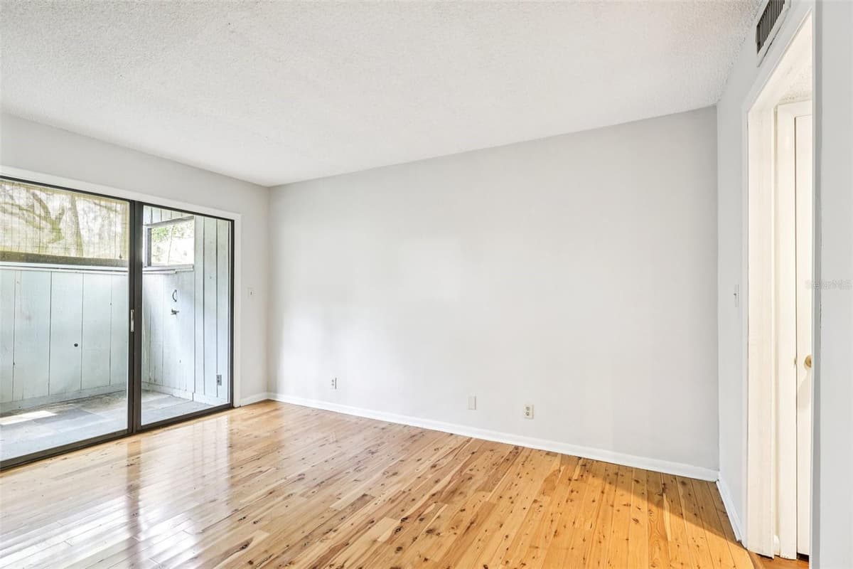 116 CROWN OAKS WAY — photo 17 of 47