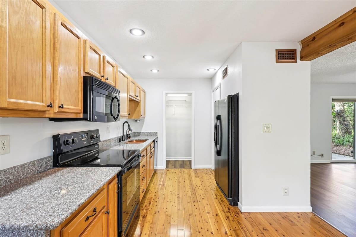 116 CROWN OAKS WAY — photo 14 of 47