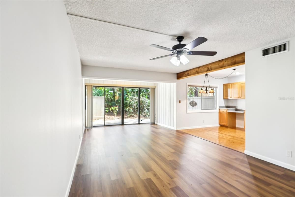 116 CROWN OAKS WAY — photo 8 of 47