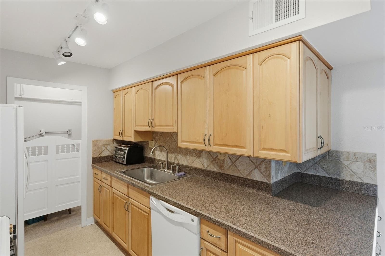 10355 PARADISE BOULEVARD — photo 30 of 70