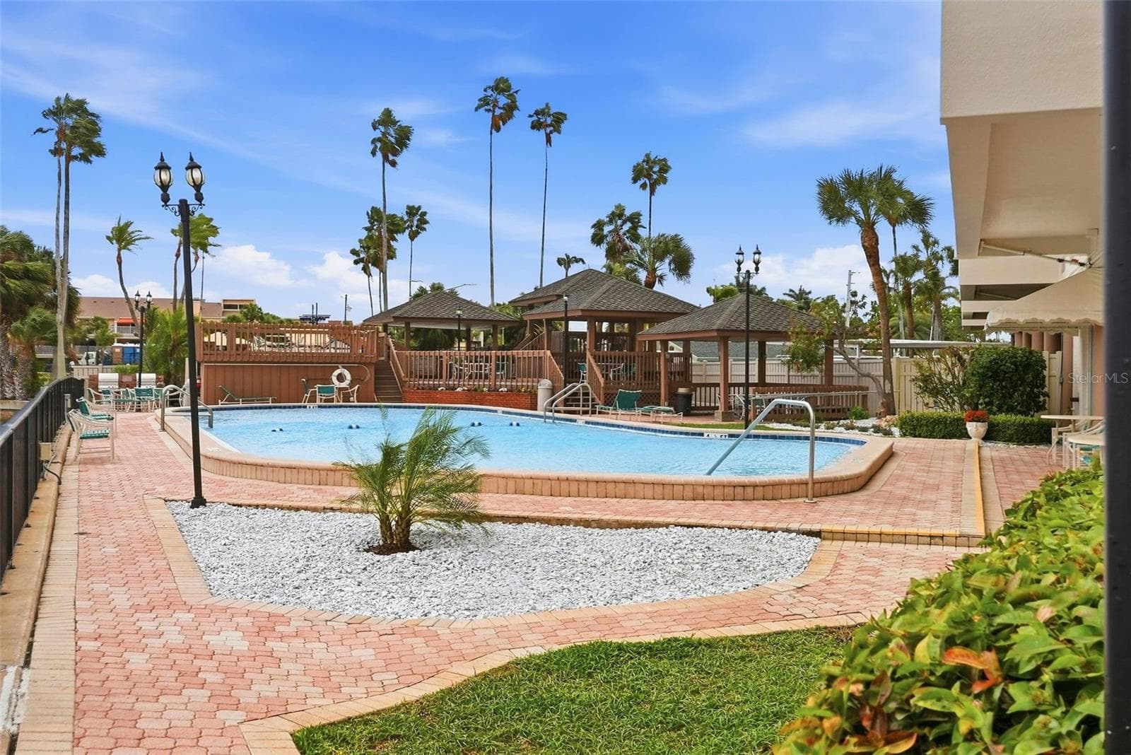 10355 PARADISE BOULEVARD — photo 49 of 70
