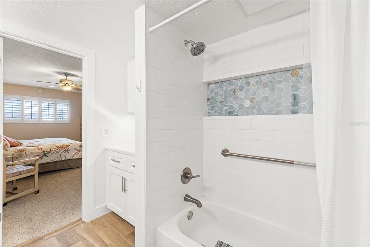 5000 OCEAN BEACH BOULEVARD — photo 11 of 37