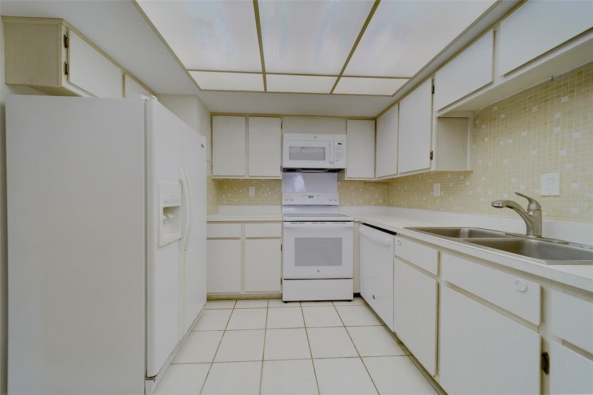 17920 GULF BOULEVARD — photo 3 of 48